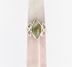 Prehnite with Epidote Celtic Triquetra Ring - Size 7