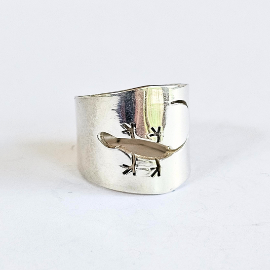 Sterling Silver Wide Band Ring with Open Cut Gecko Lizard - Sz 7, 7.5