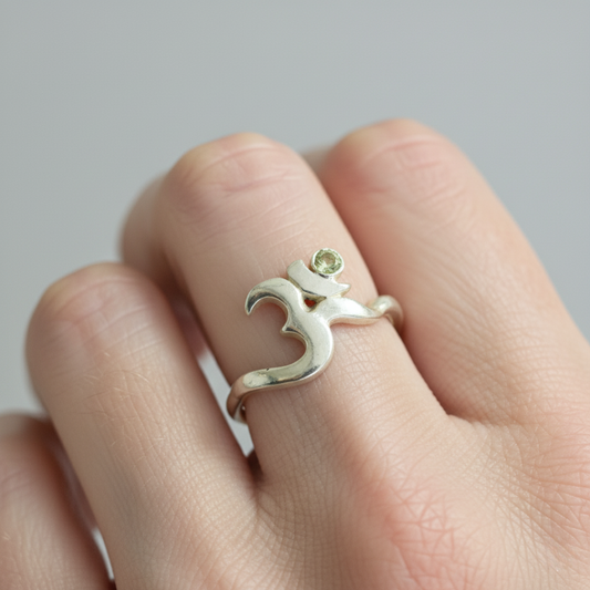 Peridot Ohm Ring - Sz 6